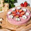 Yasemin Wüstenhagen No-Bake-Käsekuchen mit Erdbeeren und Rhabarber – luftig, fruchtig, vegan