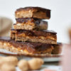Snickers vegan und zuckerfrei – Gesunde Erdnuss-Schokoriegel mit Karamell Yasemin Wüstenhagen
