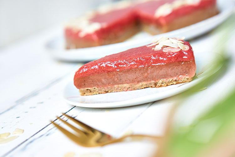 Erdbeere verfeinert Rhabarber – Vegane Fruchtgelée-Tarte ohne Gelatine und raffinierten Zucker