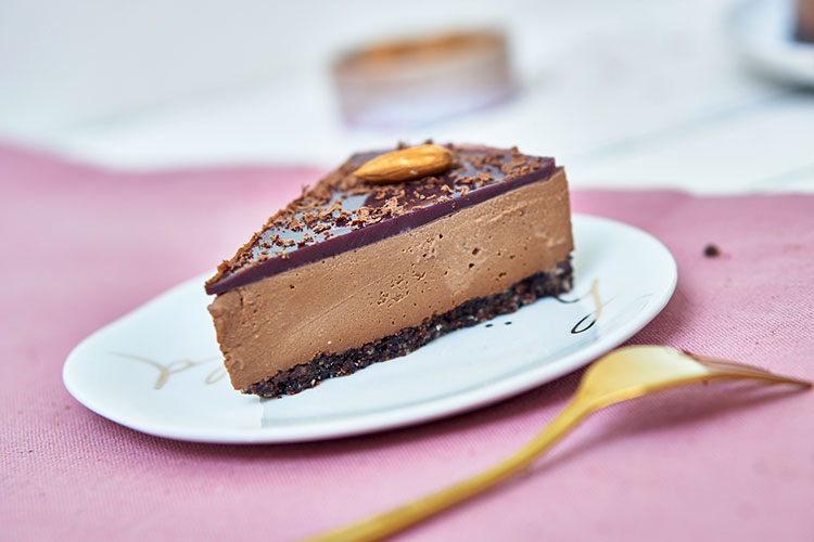 Chocolate Raw Cake ohne Zucker Yasemin Wüstenhagen Festtagskuchen