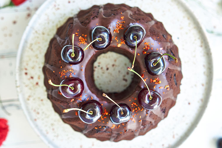 Veganer Schokoladenkuchen mit Chili und Kirschen Yasemin Wüstenhagen fruchtig