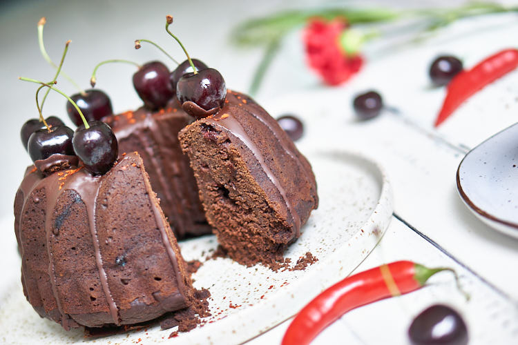 Veganer Schokoladenkuchen mit Chili und Kirschen Yasemin Wüstenhagen glutenfrei