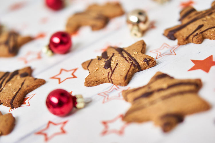 Easy Christmas Cookies – Vegane Butterplätzchen ohne Zucker, Eier und Gluten