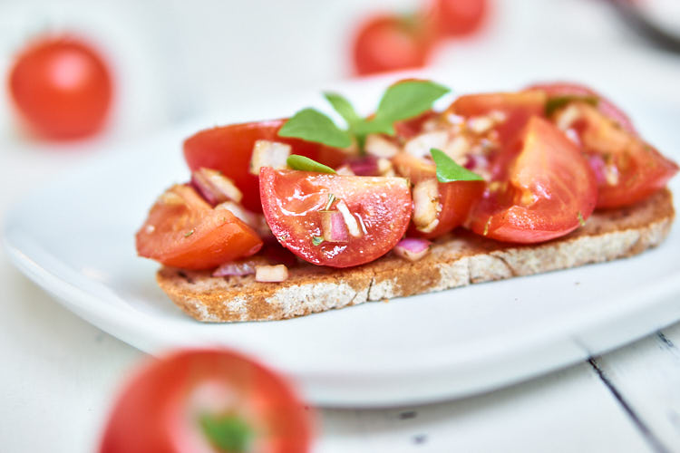 Vegane Bruschetta Stulle – der etwas andere Tomatenaufstrich